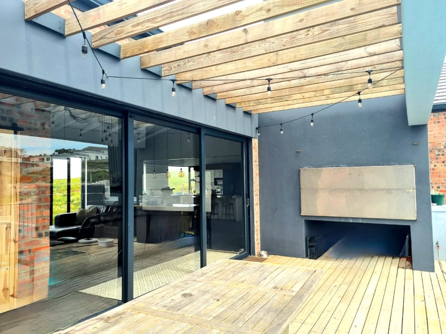 5 Bedroom Property for Sale in Pearl Bay Western Cape